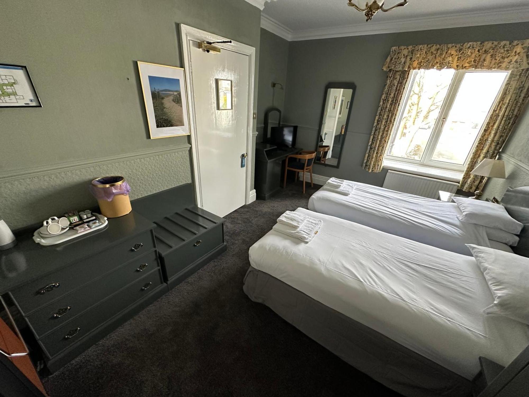 Clarkes Hotel Barrow In Furness Zewnętrze zdjęcie